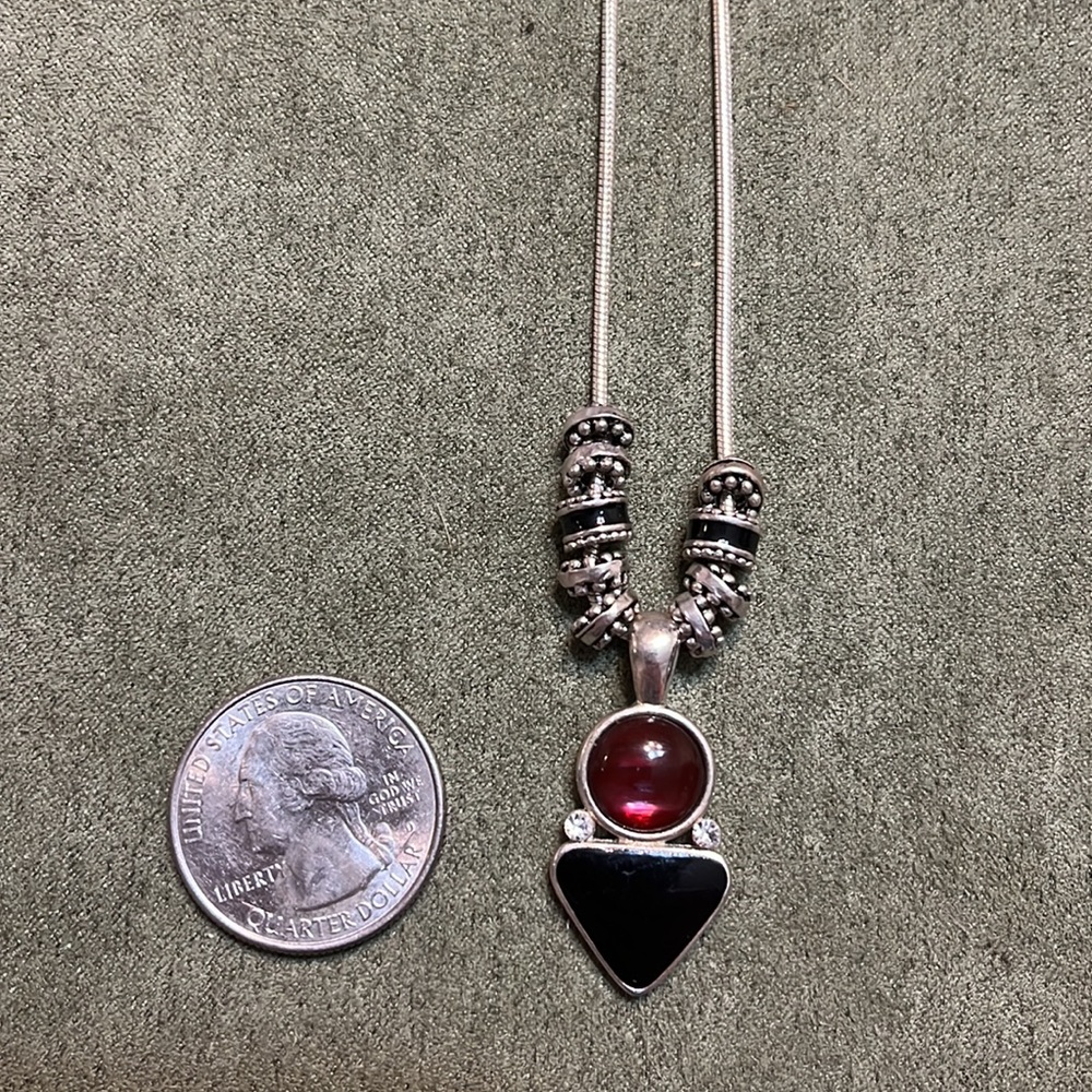 ✨ 3/$15 ✨ Silver Toned Fashion Necklace - Picture 5 of 5